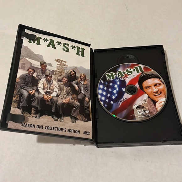 M*A*S*H Season One Collectors Edition - Picture 2 of 6